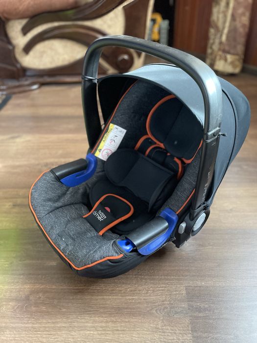 Автолюлька з базою britax автокрісло