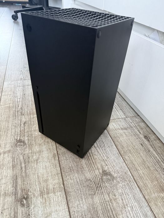 Xbox Series X + pad Forza Horizon 5 - stan bdb świeżo po serwisie