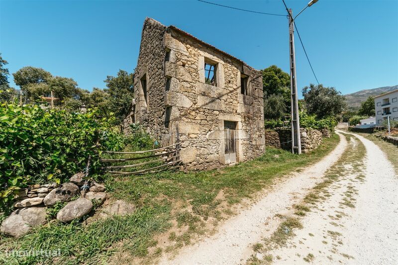 Terreno com ruina / Covilhã, Serra da Estrela