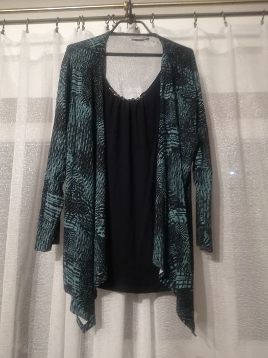 Dużoa bluzka z czarnym przodem. Oscar. B