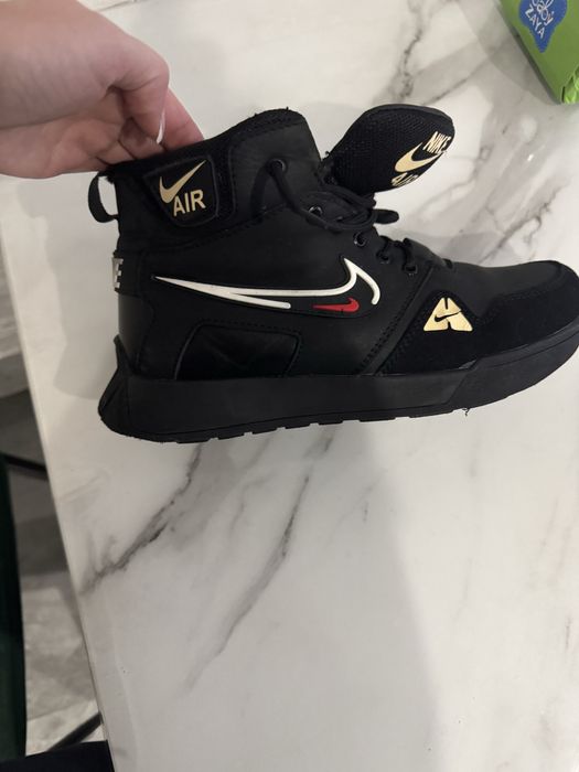 Зимове підліткове взуття