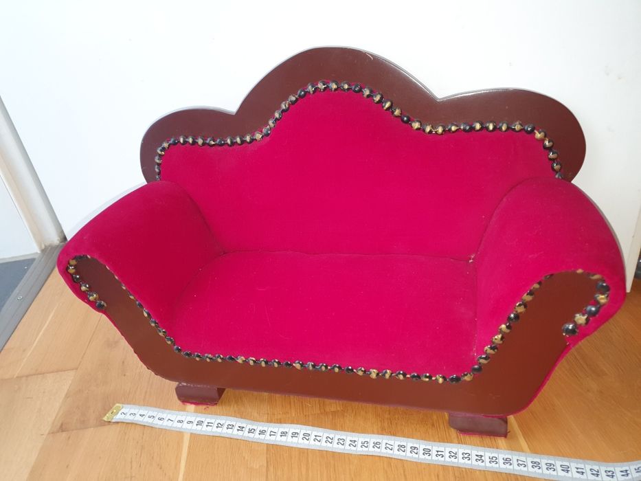 Продам диван  ,  стулья  ,велосипед , сани , парту для кукол