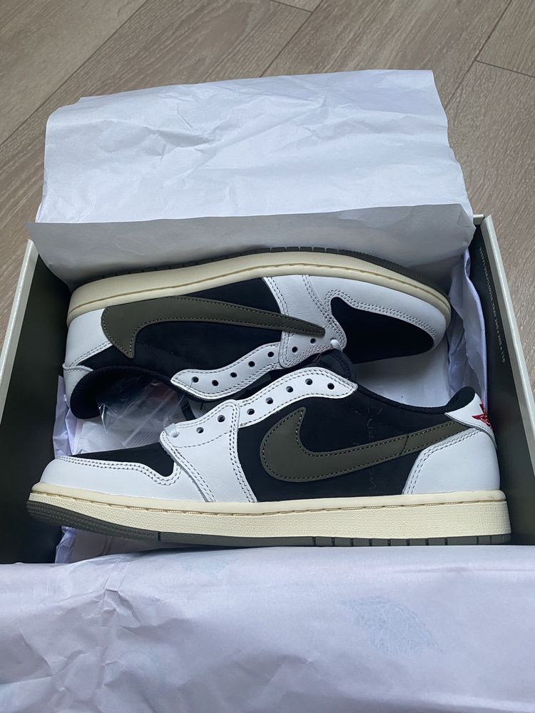 Jordan 1 low Travis Scott Olive 40,5