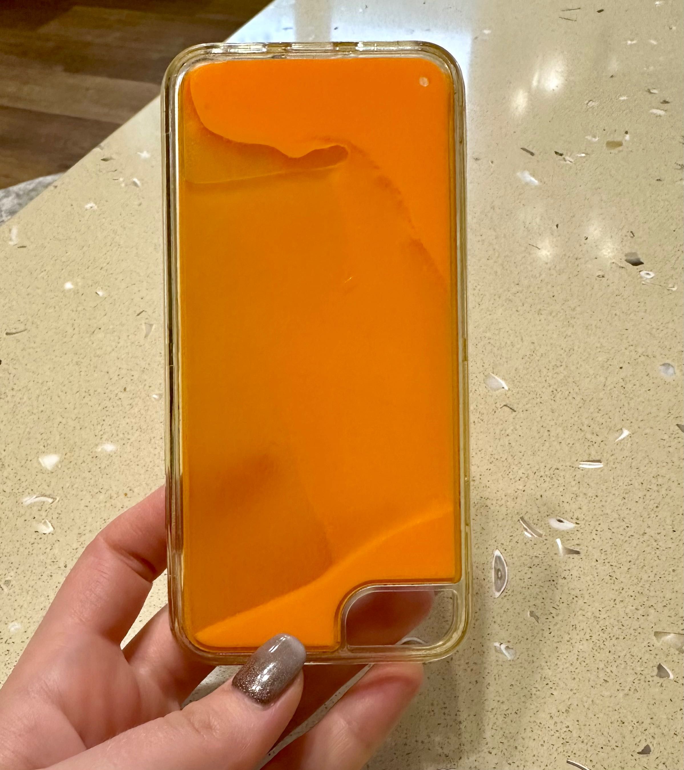 2 чехла на айфон с блестками и оранжевый  с жидким песком