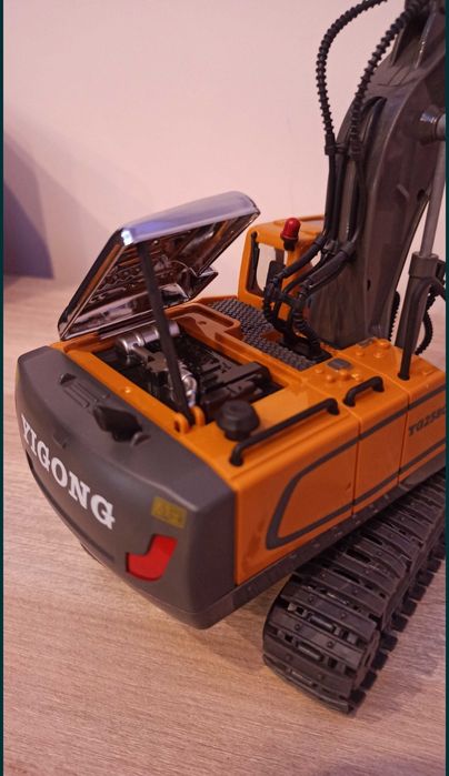 Koparka RC zdalnie sterowana gasienice 2.4G na pilota +6