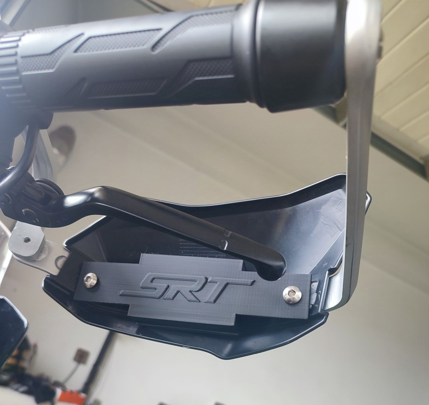 Box para via verde QJ Motor SRT (protector punho)