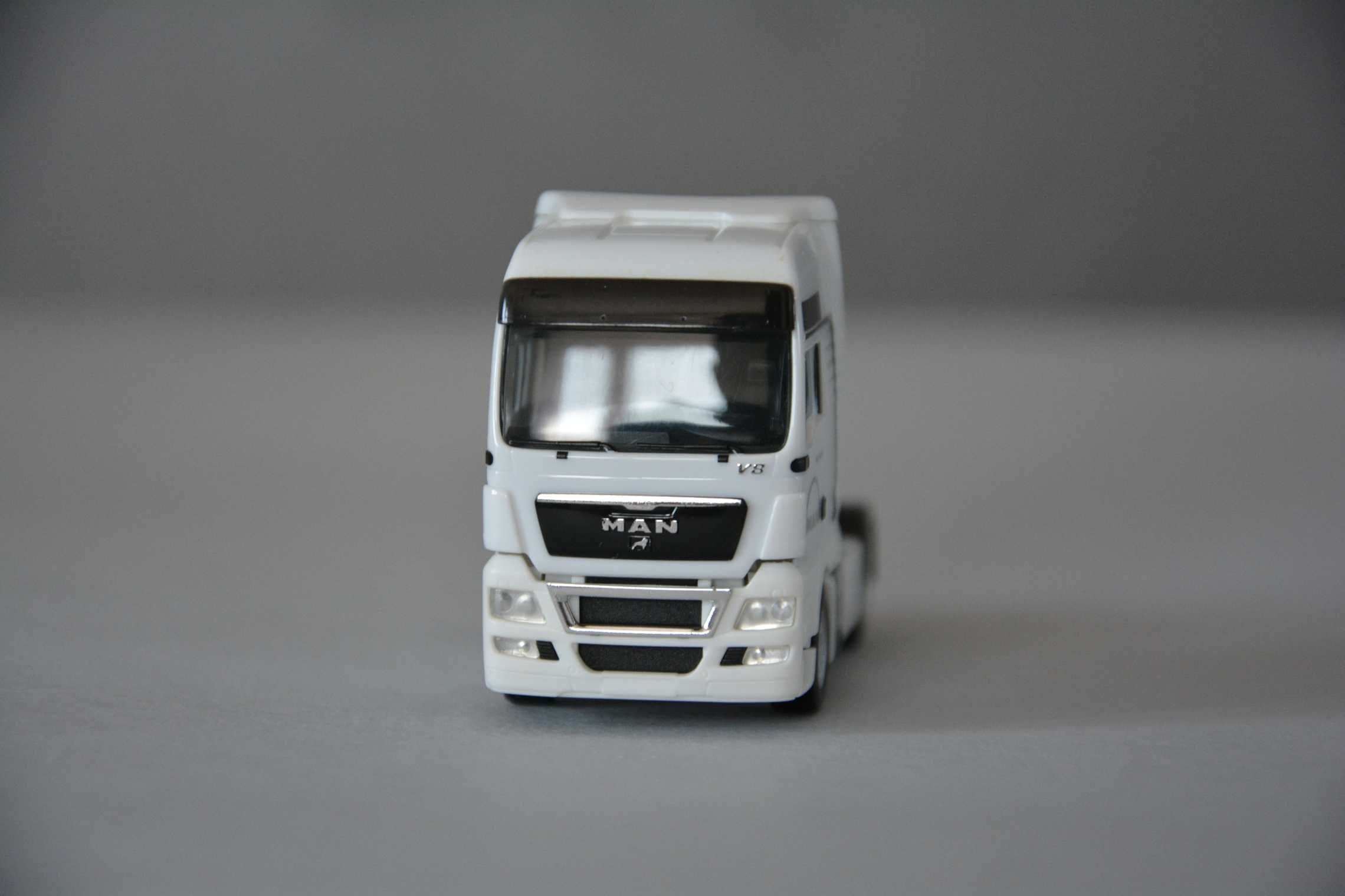 1:87 (H0) Herpa -  MAN TGX 18.680 (V8)
