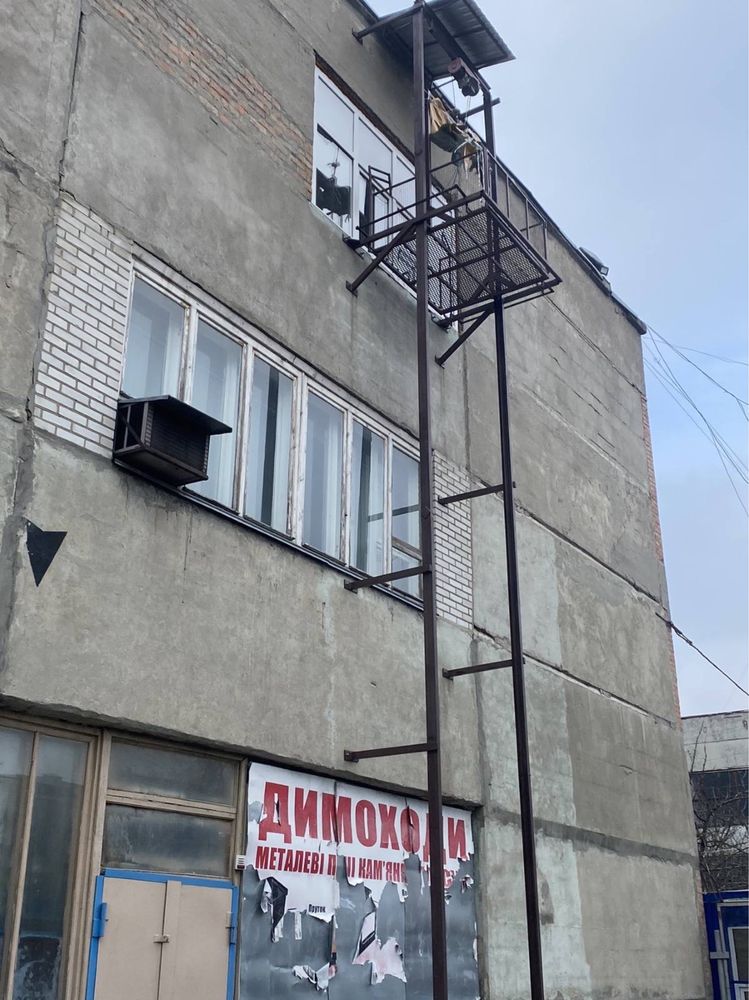 Вантажний зовнішній ліфт ( 12 м )