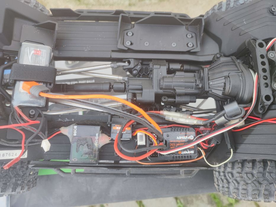 1/10 SCX10 III Jeep JT Gladiator Rock Crawler with Portals