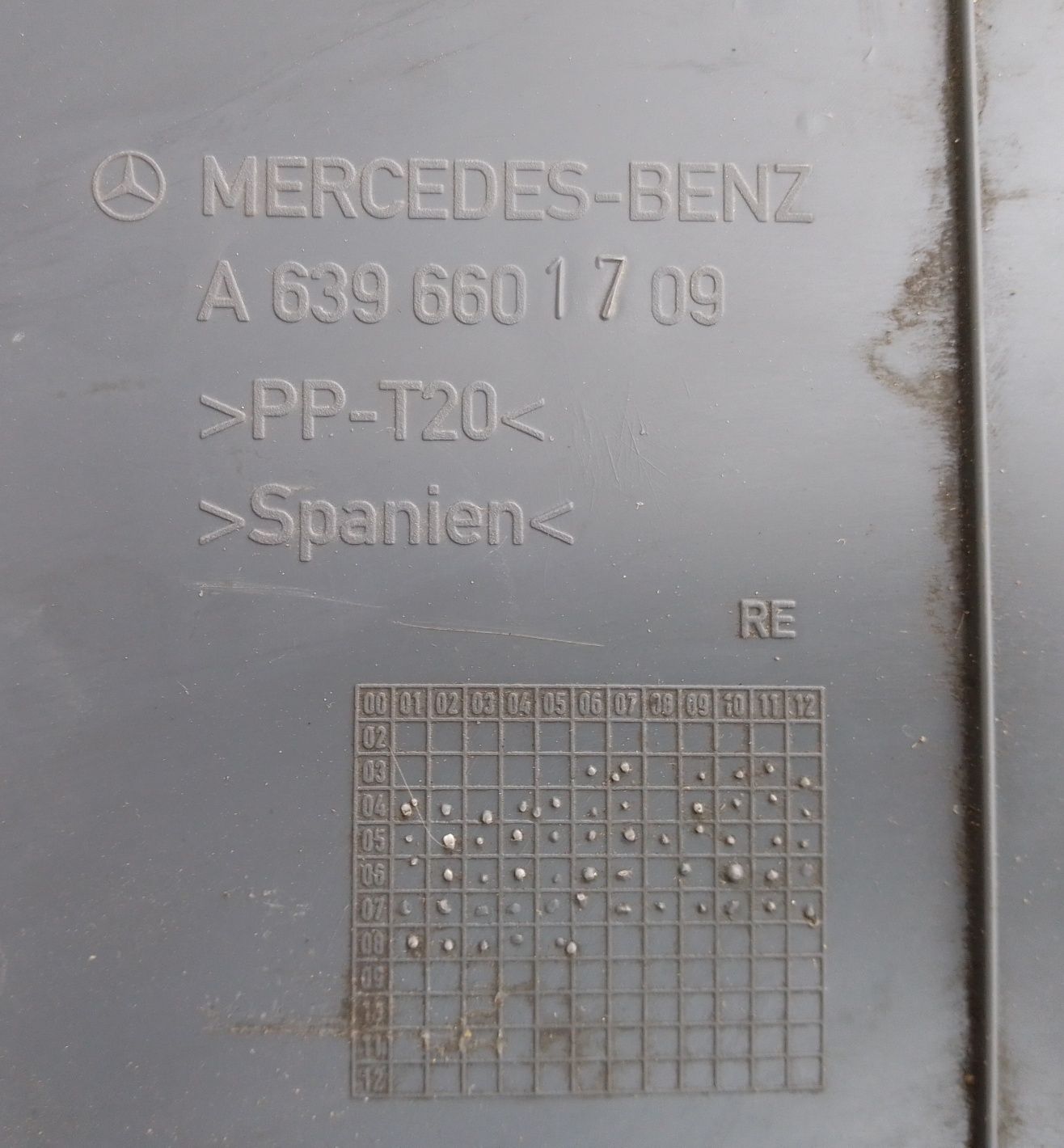 Декоративна накладка сидіння лівого Mercedes-Benz Vito 639