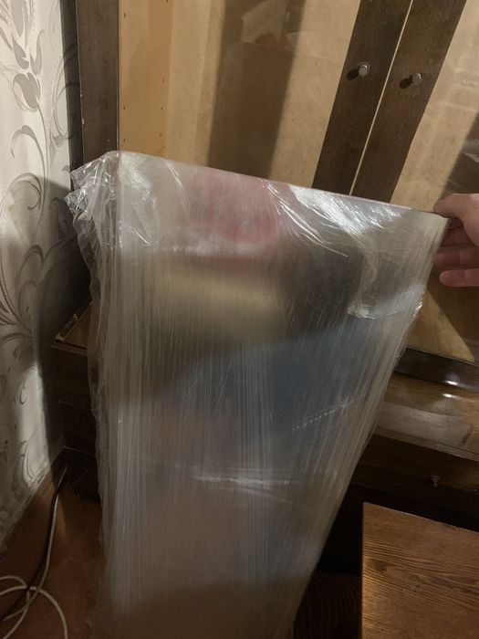 Продам шкаф зеркальный с комодом