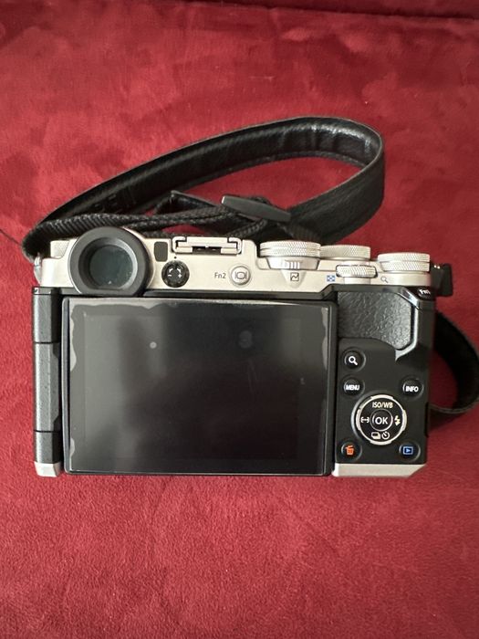 Olympus Pen-F prateada