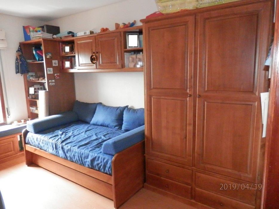 Mobília de quarto tipo estúdio madeira de castanho