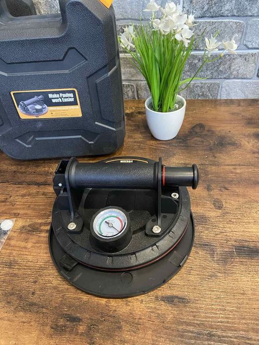 Вакуумна помпова присоска з рівнем тиску