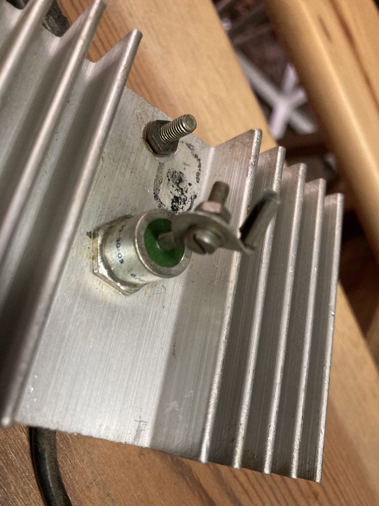 Diody prostownicze D-32-30-05 na radiatorach