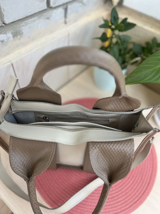 Бежева шкіряна сумка ручної роботи