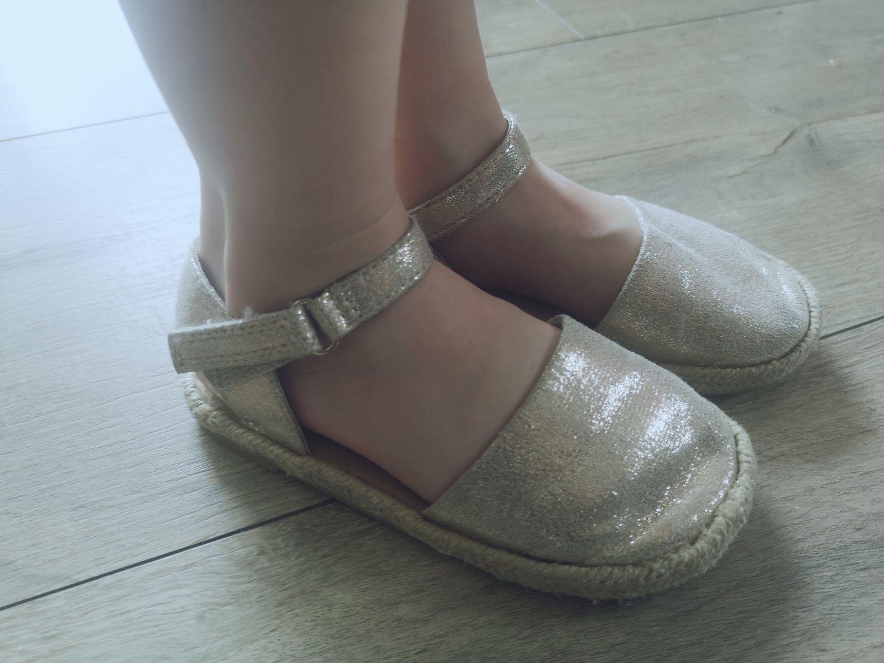Buciki H&M sandałki 25 rozmiar złote na święta  jasne + torebka plecak