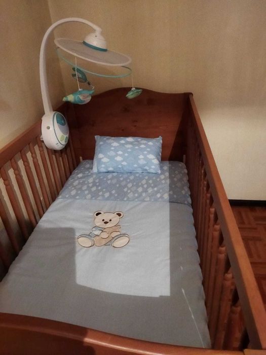 Berço para bebé em madeira