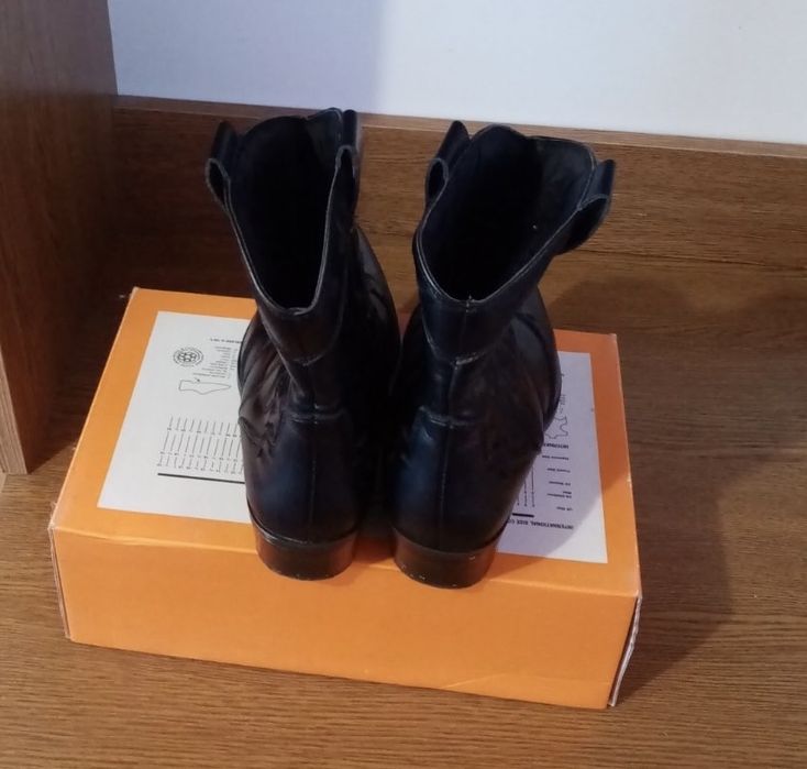 Жіночі чобітки козачки