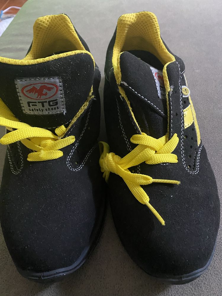 Botas teni de trabalho nova