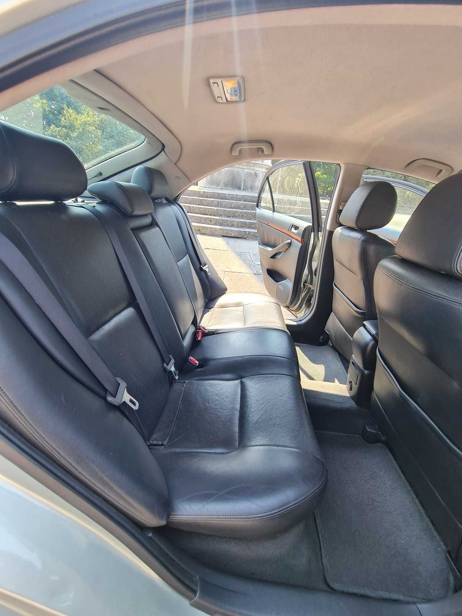 Toyota Avensis 2.0 - 2004
