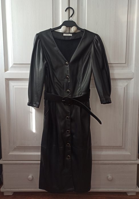 Płaszcz Sukienka skórzana z imitacji skóry Reserved XS