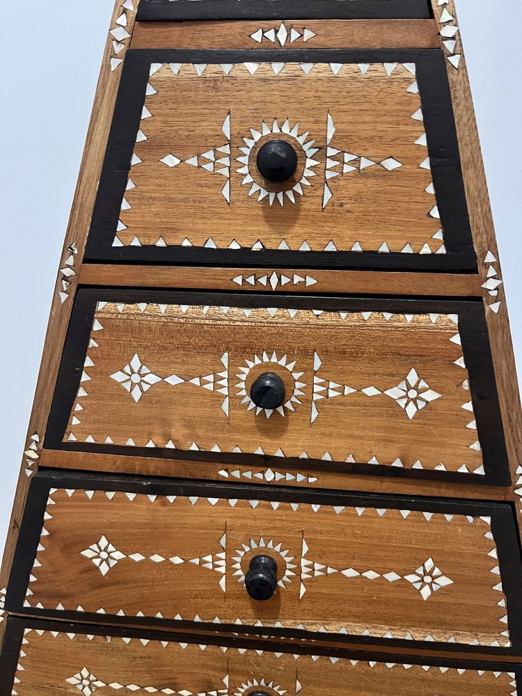 Comoda piramide marchetada madreperola