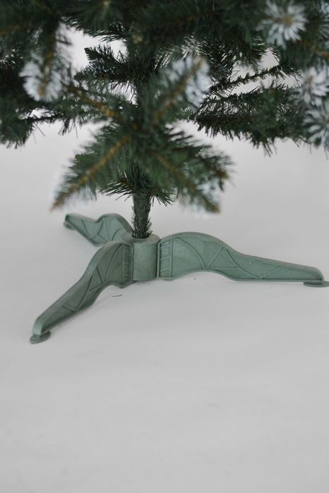 Ялинка штучна " Королева з білими кінчиками та шишками