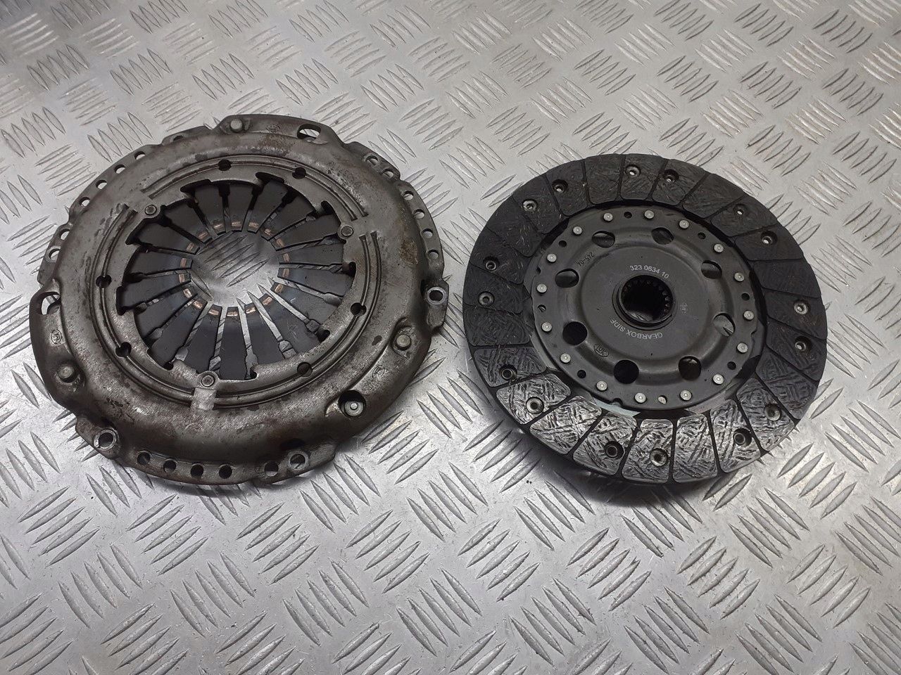 Docisk sprzęgła z tarczą Toyota Corolla E12 2.0 D4D