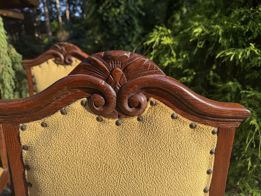 Owalny stół, 5 krzeseł i fotel