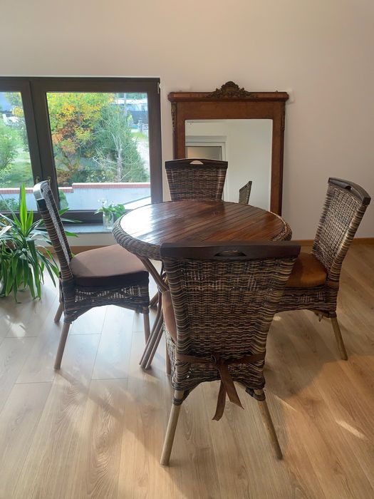 Komplet stylowych mebli ogrodowych z naturalnej wikliny