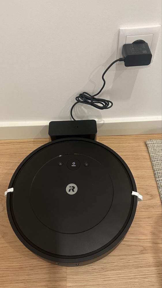 Aspirador Robô IROBOT Roomba Combo Essential Preto
