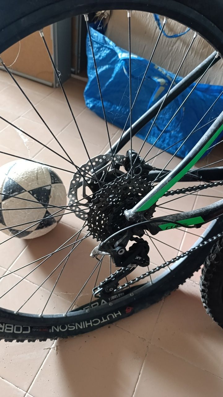 Bicicleta CUBE quase nova