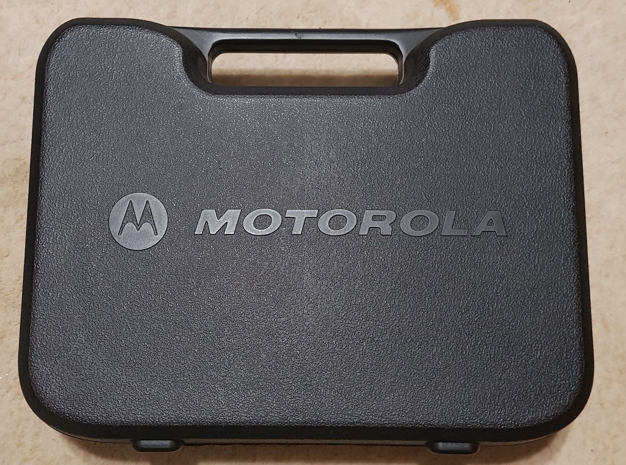 Дві портативні рації Motorola TLKR T80 Extreme IXUE 2081A в комплекті