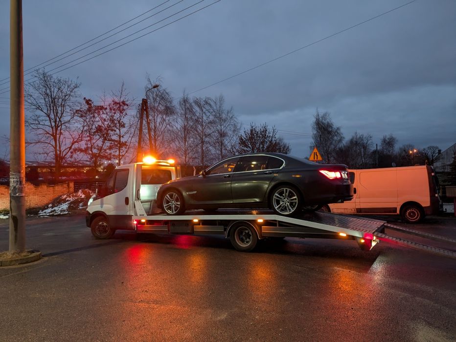 Pomoc drogowa- transport maszyn laweta, holowanie