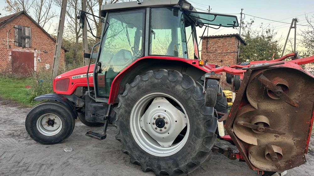 MASSEY FERGUSON 4225. sprowadzony. stan b. dobry.