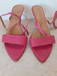 Sandálias  cor de rosa