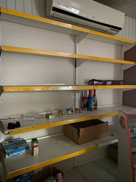Прилавки, вітрини в магазин бу
