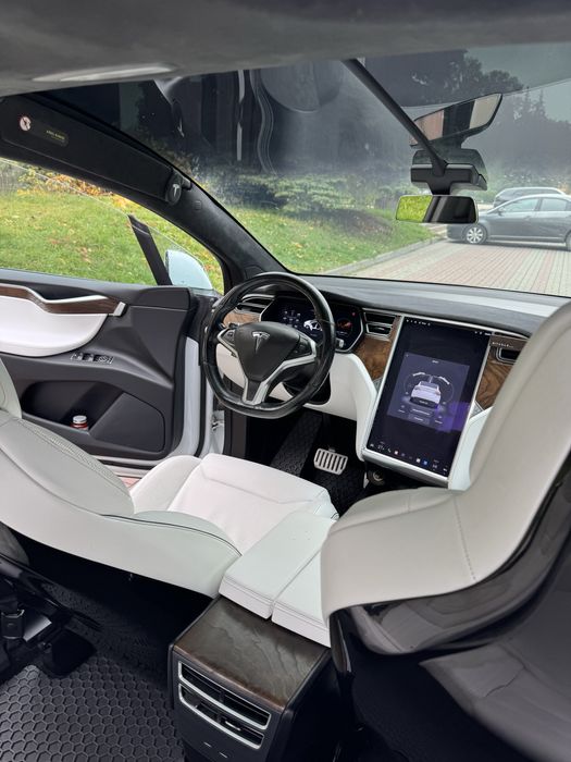 Пподам Tesla Model X