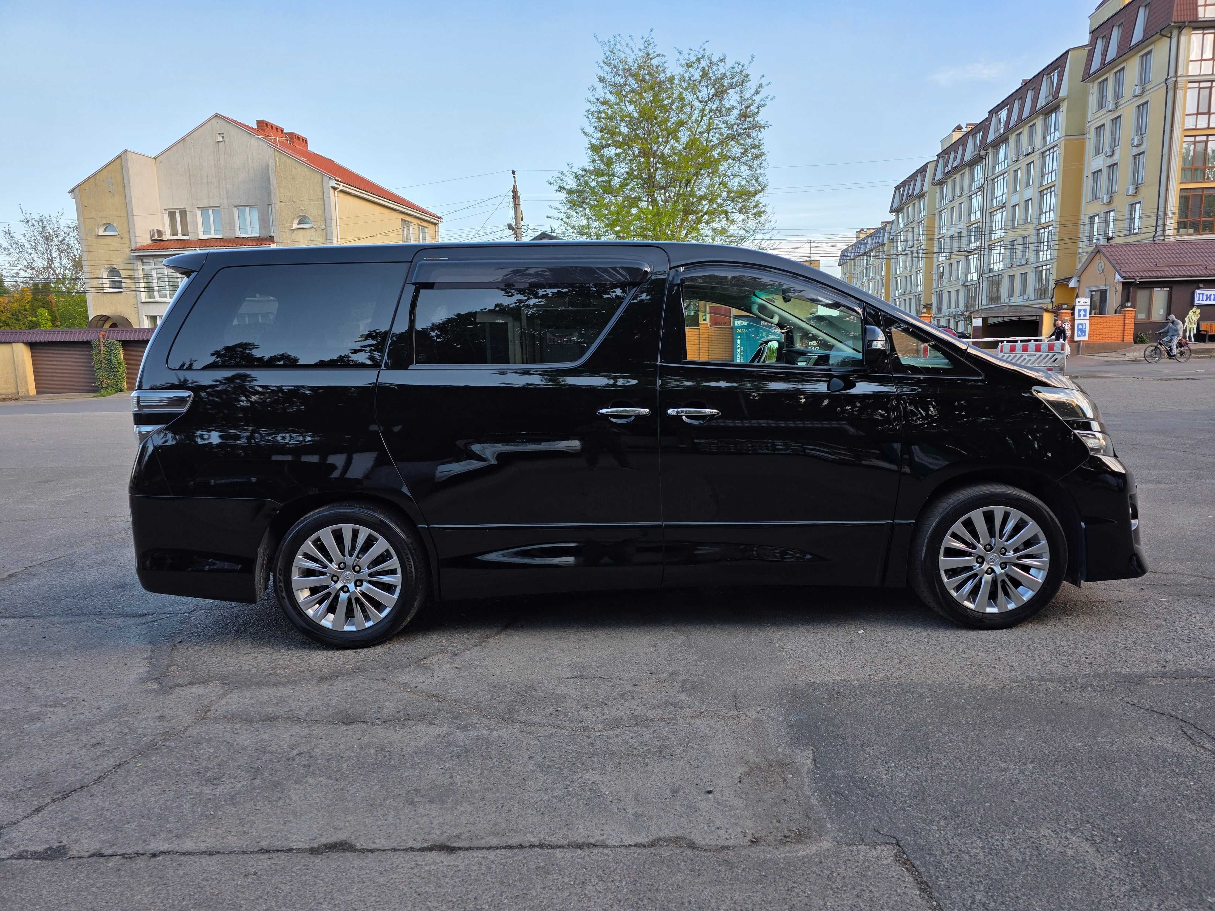 Toyota vellfire Golden Eyes II 2013 2.4 CVT