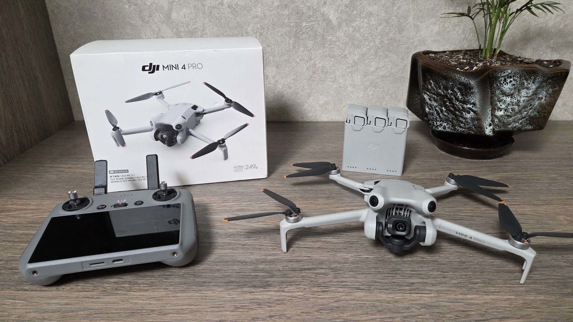 Квадрокоптер DJI MINI 4 PRO Fly more combo RC 2