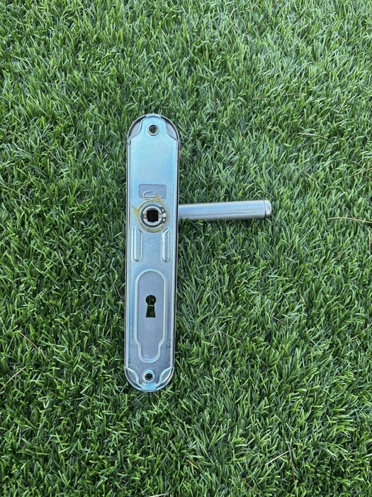 Puxador de porta metalico
