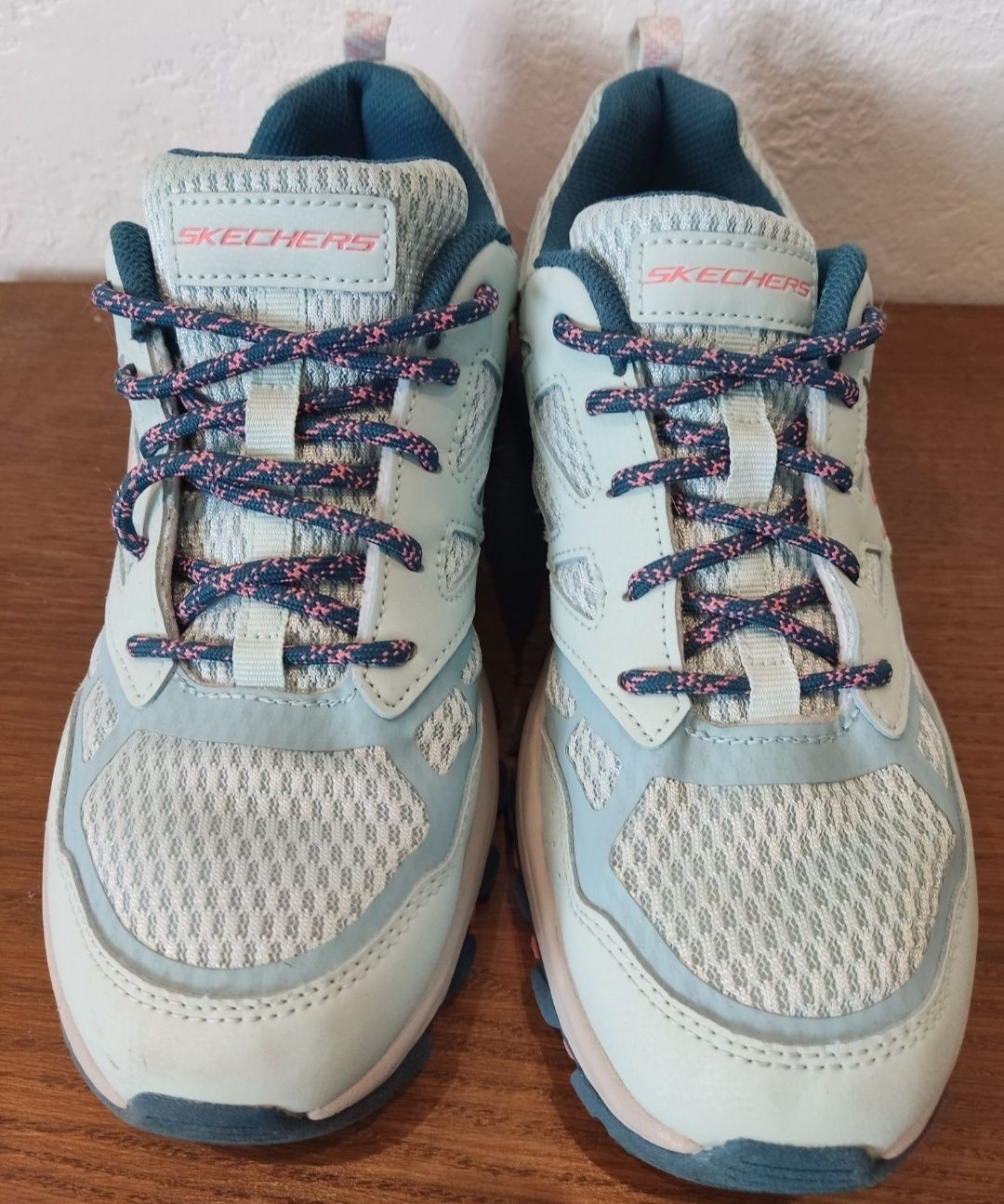 Трекінгові бігові кросівки Skechers 39р