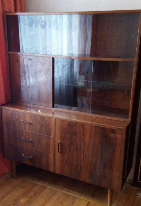 Сервант з натурального дерева(Польща)