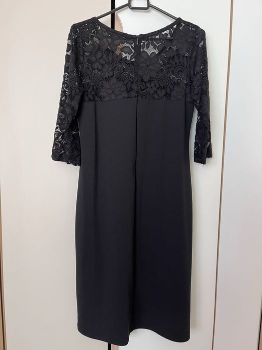 Czarna sukienka za kolano