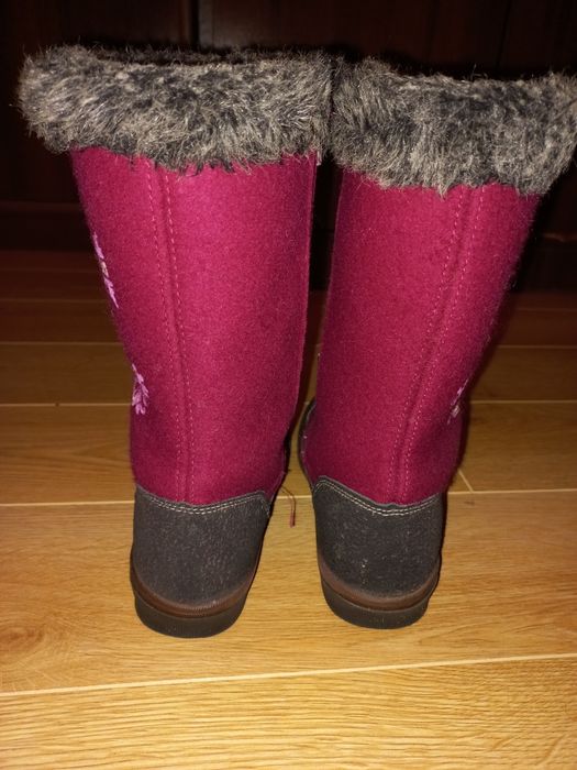 Продам фирменные сапожки-валенки для девочки "котофей"