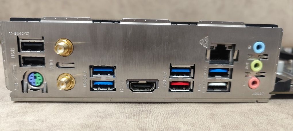 Мат плата Gigabyte Z490 UD AC LGA1200