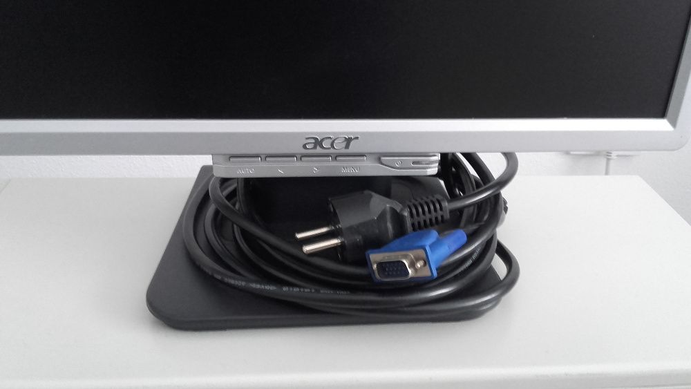 Monitores TFT Acer / LG