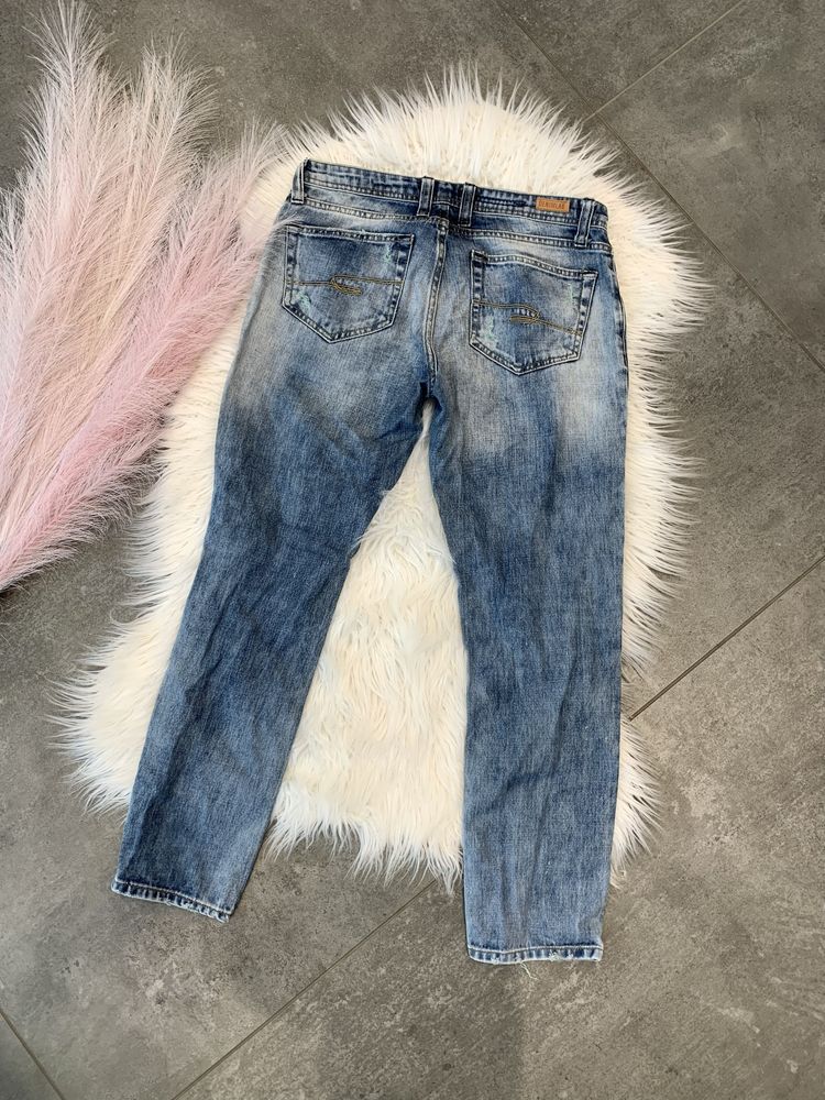 Spodnie z dziurami i ćwiekami jeansowe Vintage slim fit  (S) Denimlab