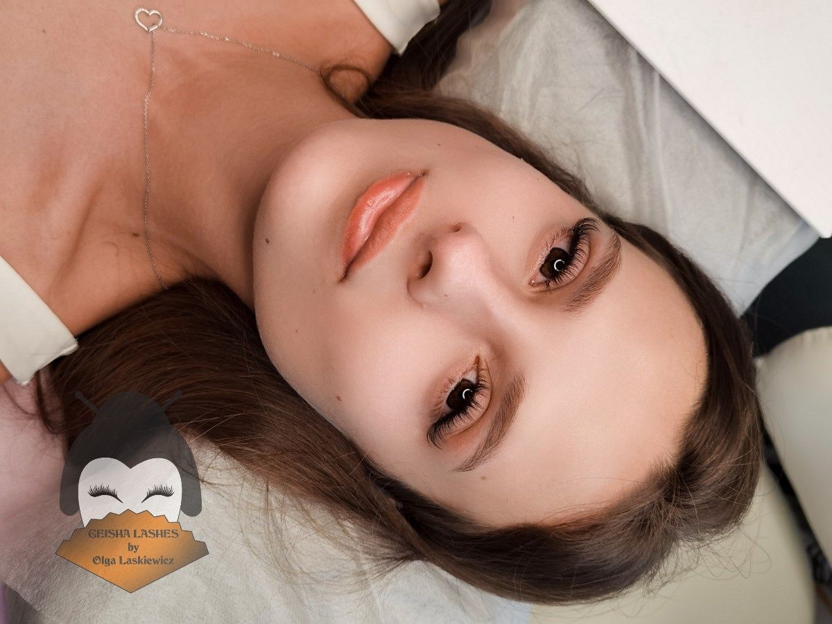 Przedłużanie rzęs / henna brwi / microblading